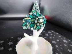 green rhinestone brooch a